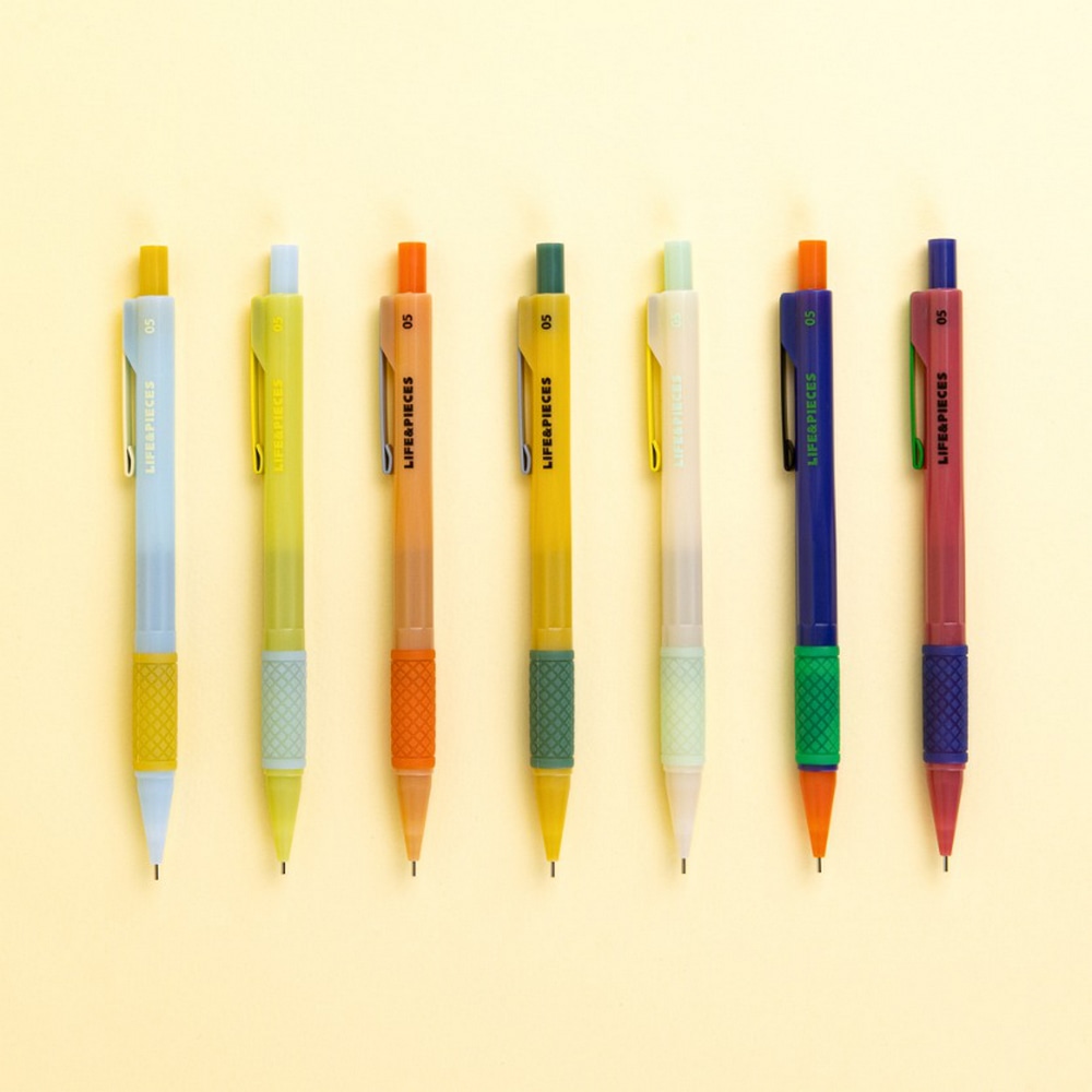 Die Retro Sharp Druckbleistift Kollektion in allen Farbvarianten aufgereiht. 